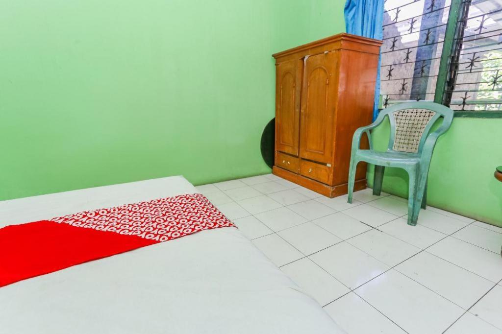 Spot On 94166 Kost Bunda Syariah Hotel Bekasi Exterior photo